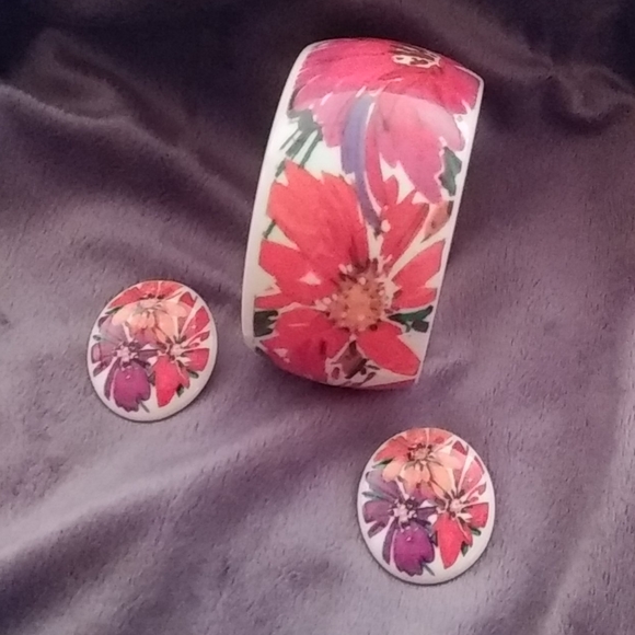 Vintage Avon Bangle & Earrings Set - Picture 2 of 2